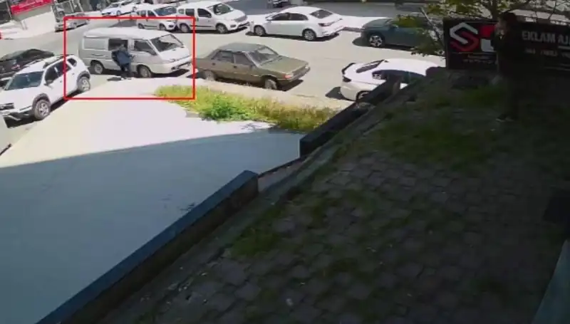 Aracını Çalmak İsterken Suçüstü Yakalanan Hırsızın Şaşırtan Hikayesi