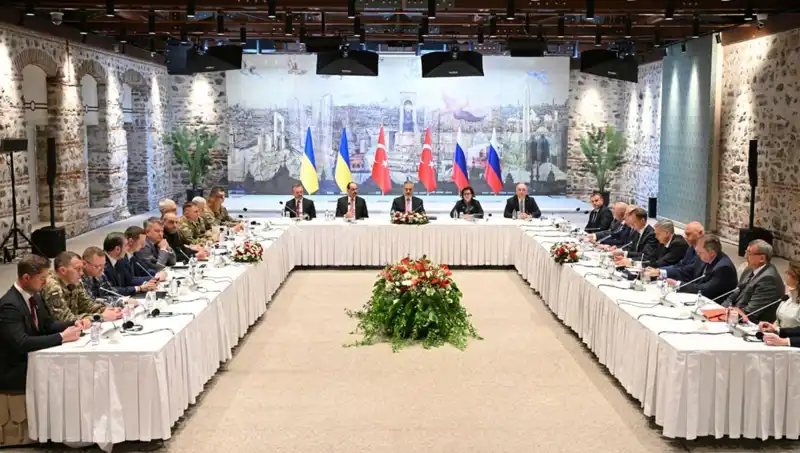 İstanbul'da Barış Zirvesi: Rus Heyeti Türkiye'ye Gelerek Diplomatik Temaslarda Bulundu