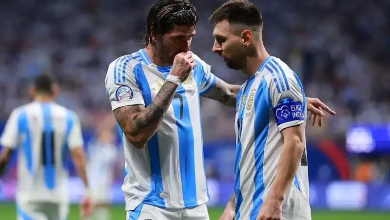 Rodrigo de Paul’un Messi İle Yeniden Buluşması: Futbolseverleri Heyecanlandıran Anlar
