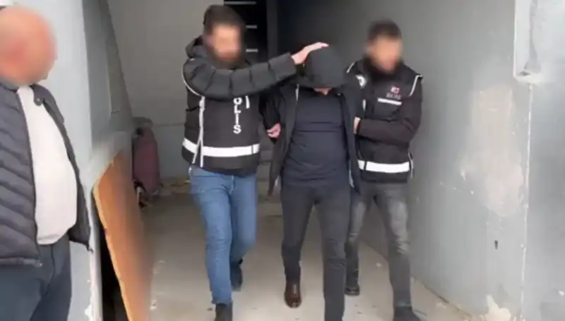 Dört İlde Dev Çete Operasyonu: Silah ve Patlayıcılar Ele Geçirildi