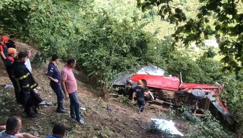 Fındık İşçilerini Taşıyan Araç Korkunç Kazada Şarampole Yuvarlandı: Ölü ve Yaralılar Var