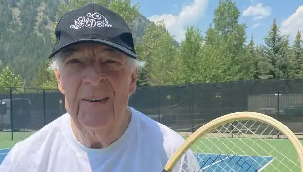 Avustralyalı Tenis Efsanesi Fred Stolle'ye Veda: Spor Dünyası Yas Tutuyor