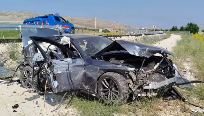 Sivas’ta Peş Peşe Gelen İki Trafik Kazası: 9 Kişi Yaralandı