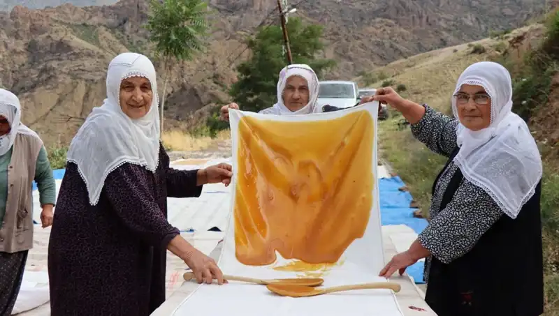 Yaz Aylarında Güneşle Kurutulan Besleyici Unlu Mamuller