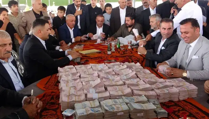 Aşiret Düğününde 1,5 Kilo Altın ve 7,5 Milyon TL ile Görkemli Takı Töreni
