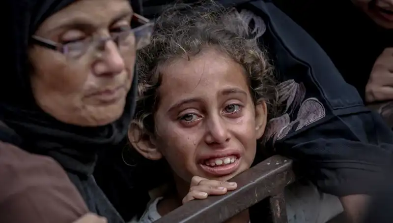Gazze'de Açlık Tehlikesi: İsrail Askeri, Yemekleri Toprağa Gömüyor