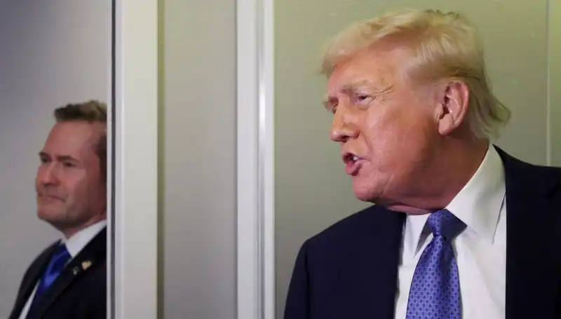 Yanlışlıkla Planları Sızdıran Trump, Mike Waltz’u Görevden Aldı!