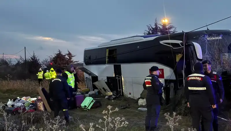 Çanakkale'de Korkunç Kaza: Kontrolden Çıkan Otobüs Şarampole Düştü, 37 Yaralı